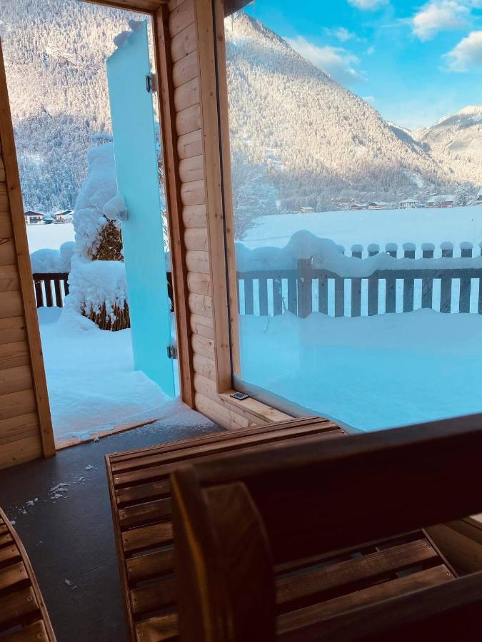 Forest Chalet, 15 Min To Salzburg Olt Town, And Most Beautiful Lakes, Secluded Location, 1,000 Sqm Garden, Mountainview, Panorama Sauna, Bath Whirlpool, Bbq&Bikes&Sunbeds For Free, Up To 10 P Golling an der Salzach Esterno foto