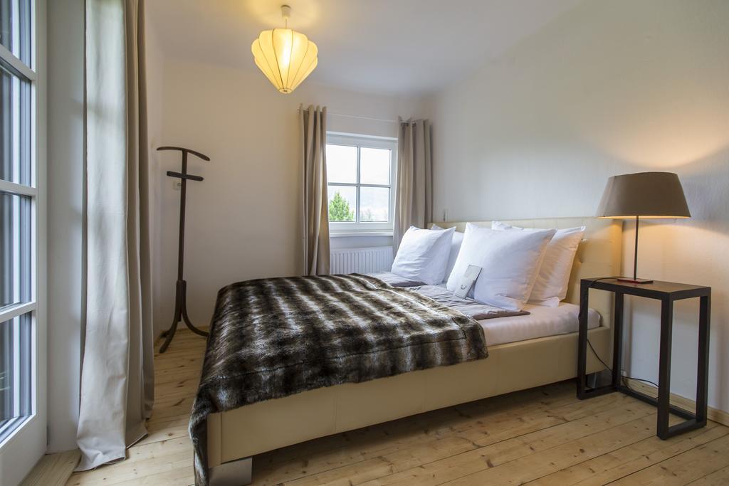 Forest Chalet, 15 Min To Salzburg Olt Town, And Most Beautiful Lakes, Secluded Location, 1,000 Sqm Garden, Mountainview, Panorama Sauna, Bath Whirlpool, Bbq&Bikes&Sunbeds For Free, Up To 10 P Golling an der Salzach Camera foto
