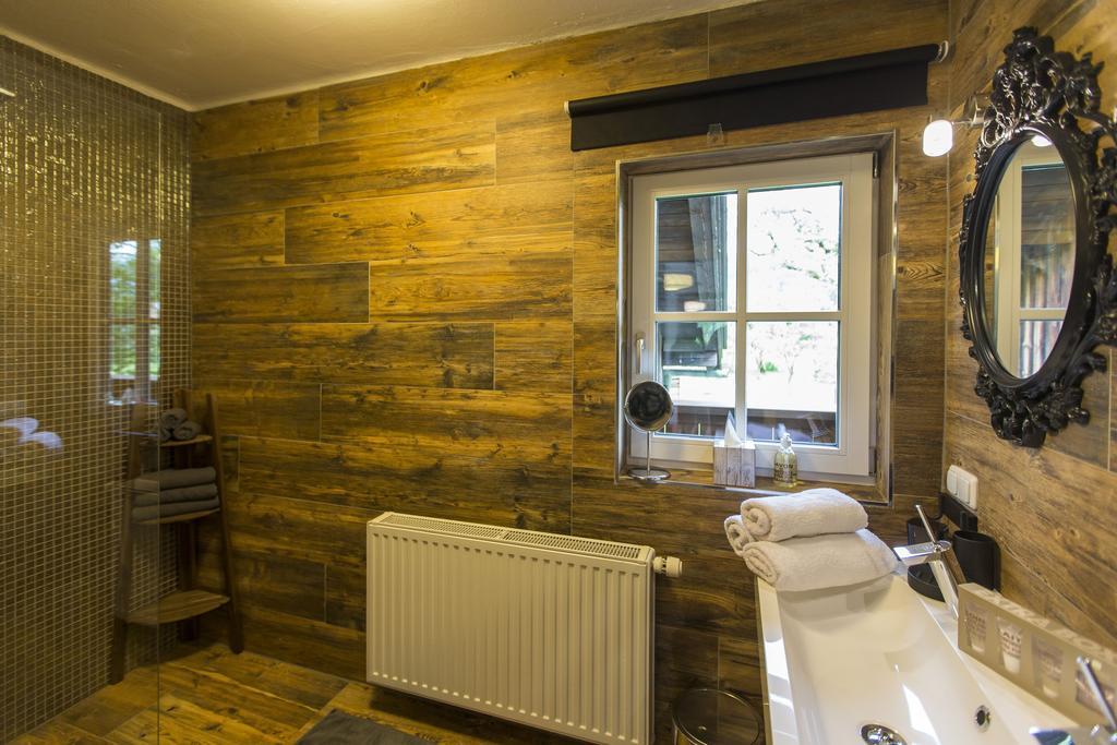 Forest Chalet, 15 Min To Salzburg Olt Town, And Most Beautiful Lakes, Secluded Location, 1,000 Sqm Garden, Mountainview, Panorama Sauna, Bath Whirlpool, Bbq&Bikes&Sunbeds For Free, Up To 10 P Golling an der Salzach Camera foto